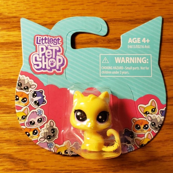 Littlest Pet Shop Teeny Tiny Pets Hasbro Yellow Cat Brand New in Box - Picture 1 of 2